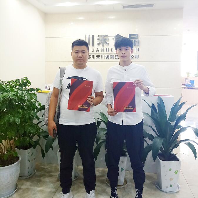 山东济南王总签约串串香底料批发+实体店培训合作