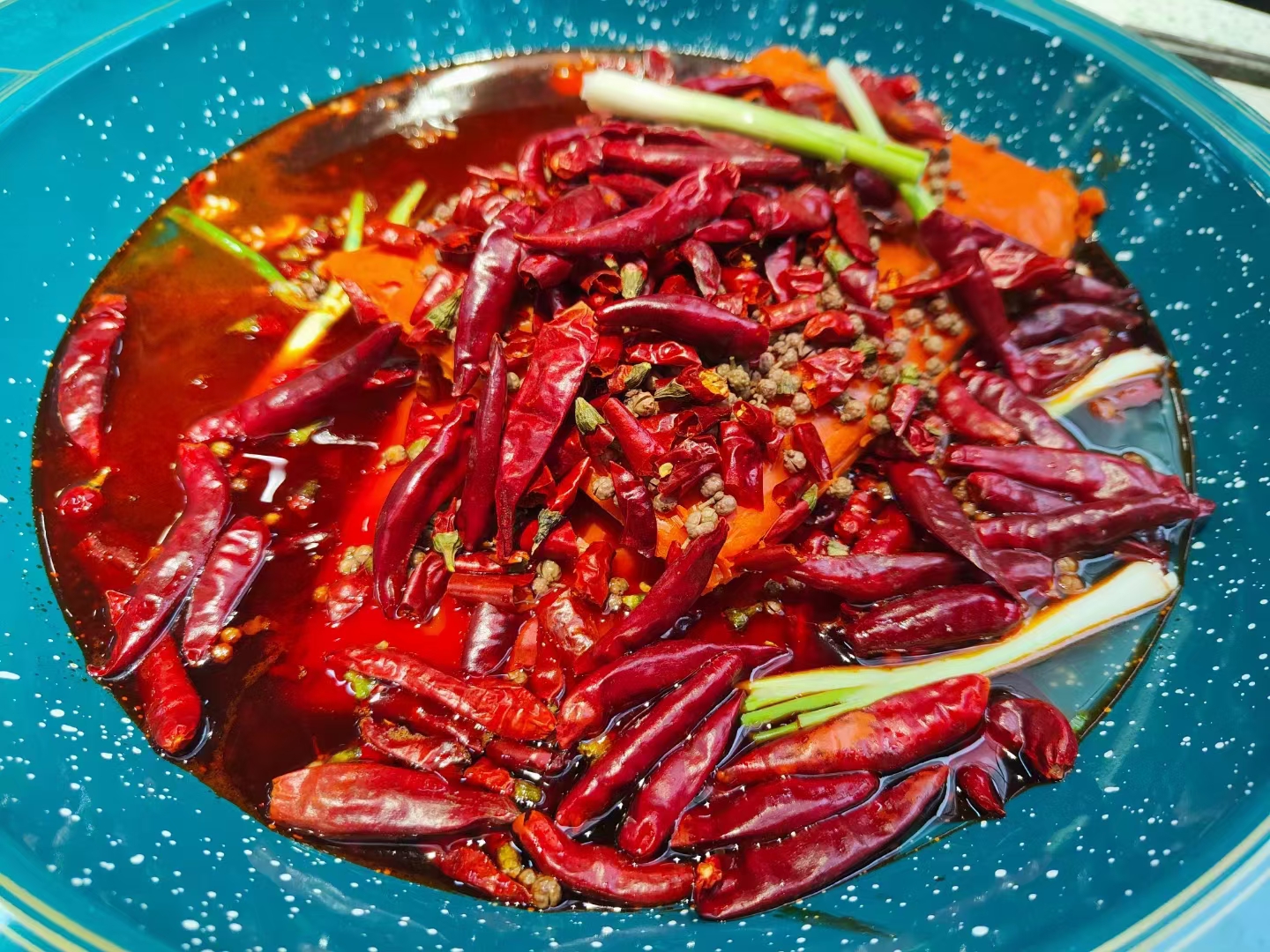 火锅底料厂家-成都重庆火锅底料产品批发，火锅品类新发展在哪里(图5)